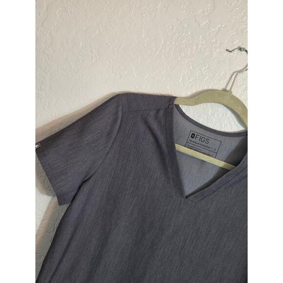 FIGS Women's Casma Three Pocket Scrub Top‎ Size Small Graphite Grey Healthcare - Picture 2 of 7